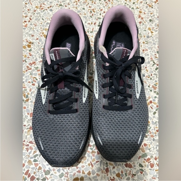 Women’s Brooks Adrenaline GTS 22 Sneakers - Picture 5 of 9